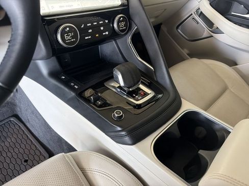 Used 2022 Jaguar E-PACE SE AWD/4WD image 21