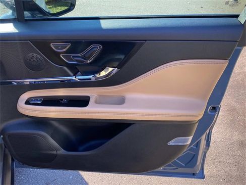 Certified 2023 Lincoln Corsair Reserve w/ Equipment Group 201A image 37