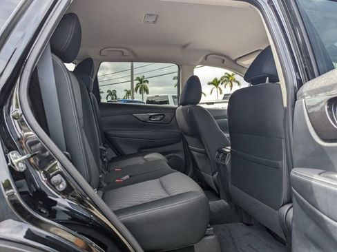 Used 2019 Nissan Rogue SV image 19