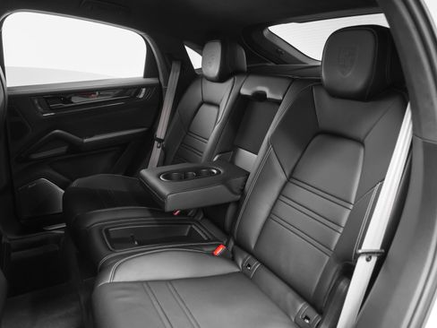 Certified 2025 Porsche Cayenne Turbo GT AWD/4WD image 55