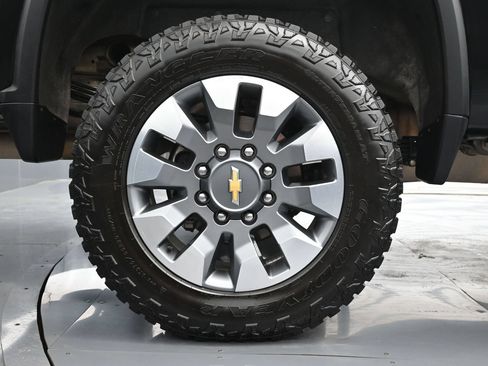 Used 2024 Chevrolet Silverado 2500 LT AWD/4WD image 18