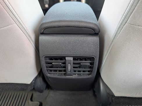 Used 2025 Toyota Corolla Cross L FWD image 7