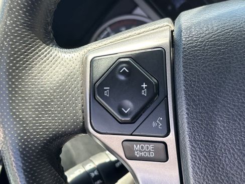 Used 2017 Toyota Tacoma SR5 w/ Tow Package image 16