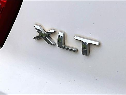 Used 2019 Ford Explorer XLT w/ Equipment Group 202A FWD image 10