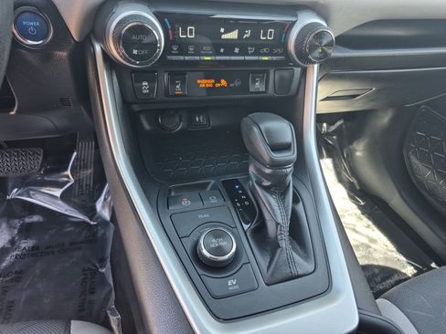 Used 2019 Toyota RAV4 XLE AWD/4WD image 12
