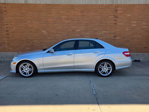 Used 2011 Mercedes-Benz E 550 4MATIC Sedan image 6
