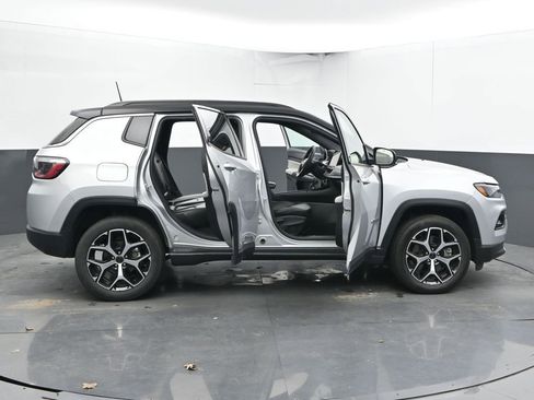 Used 2025 Jeep Compass Limited AWD/4WD image 61