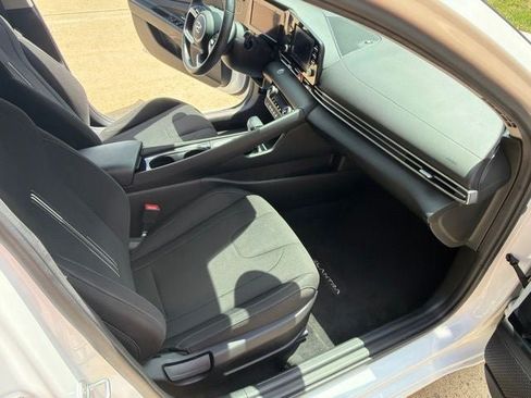 Used 2021 Hyundai Elantra SEL w/ Convenience Package FWD image 25