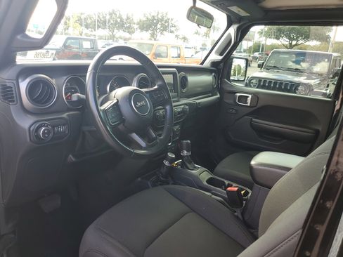 Used 2021 Jeep Gladiator Sport image 12