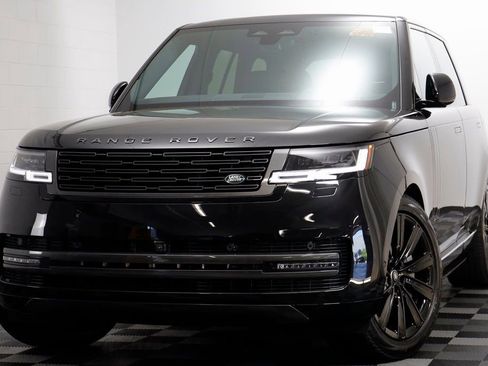 New 2025 Land Rover Range Rover SE AWD/4WD image 2