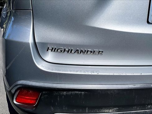 Used 2019 Toyota Highlander XLE FWD image 10