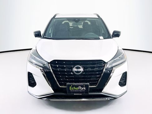 Used 2023 Nissan Kicks SR image 2