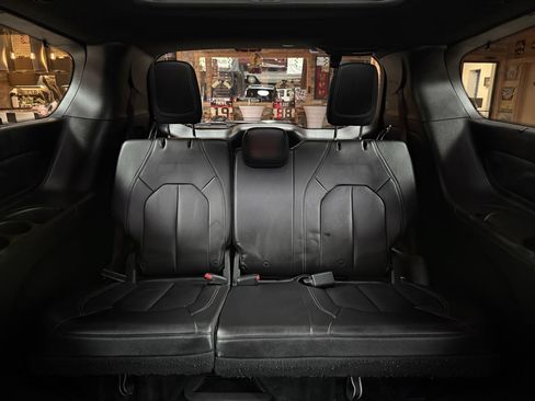 Used 2019 Chrysler Pacifica Touring-L Plus w/ Advanced Safetytec Group FWD image 34