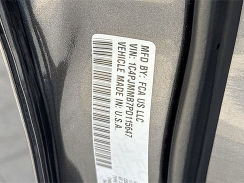 Used 2023 Jeep Cherokee Altitude Lux image 55