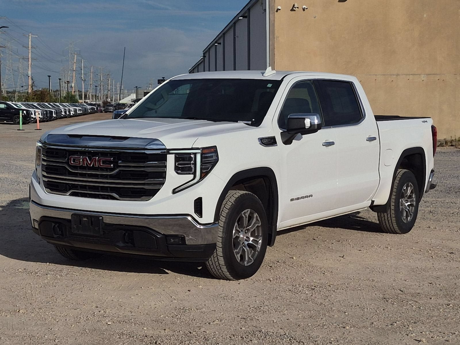 Used 2025 GMC Sierra 1500 SLT AWD/4WD image 10