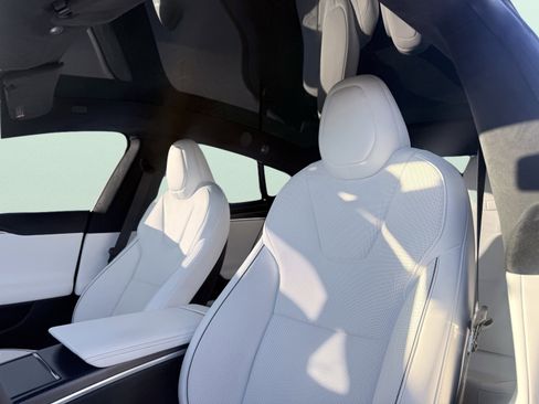 Used 2021 Tesla Model S Plaid image 22