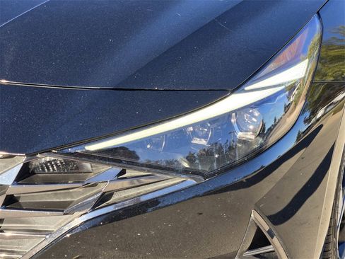 Used 2023 Hyundai Elantra Limited image 15