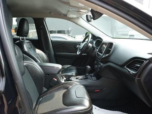 Used 2020 Jeep Cherokee Trailhawk w/ Cold Weather Group AWD/4WD image 9