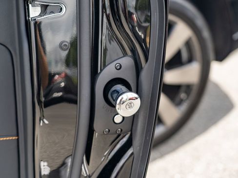 Used 2025 Rolls-Royce Cullinan image 17