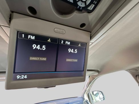 Used 2015 Chrysler Town & Country Touring image 35