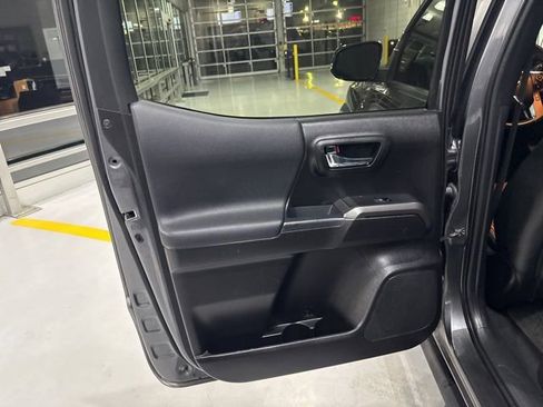 Used 2021 Toyota Tacoma TRD Off-Road image 33