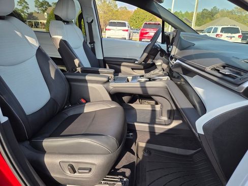 Used 2025 Toyota Sienna XSE image 17