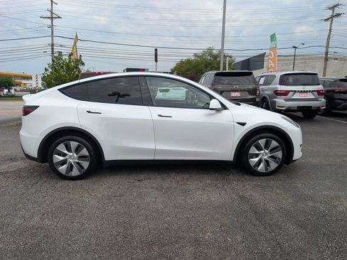 Used 2024 Tesla Model Y Long Range AWD/4WD image 2