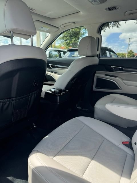 Used 2025 Kia Telluride S FWD image 8