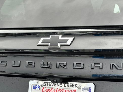 Used 2025 Chevrolet Suburban Z71 image 48