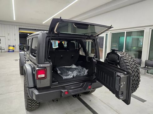 New 2025 Jeep Wrangler Willys AWD/4WD image 34