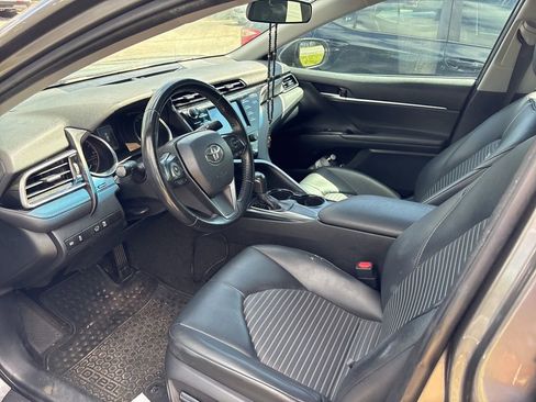 Used 2019 Toyota Camry SE FWD image 13