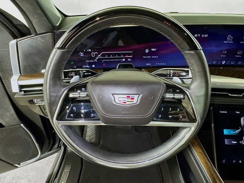 Certified 2025 Cadillac Escalade Sport Platinum w/ LPO, ONYX Package AWD/4WD image 9