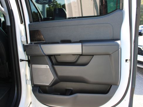 Used 2023 Ford F250 Lariat w/ Lariat Ultimate Package AWD/4WD image 14