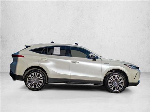 Used 2021 Toyota Venza Limited image 4