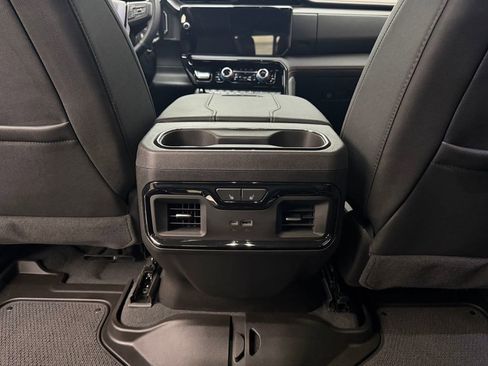 Used 2025 GMC Sierra 2500 AT4 w/ AT4 Premium Plus Package AWD/4WD image 26