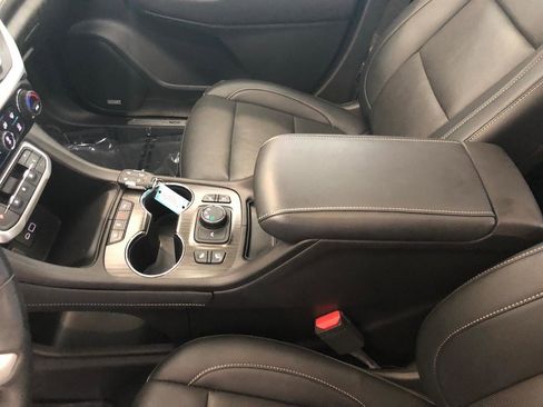 Used 2023 GMC Acadia SLT w/ Technology Package image 7