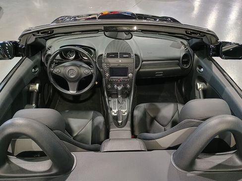 Used 2011 Mercedes-Benz SLK 300 image 8