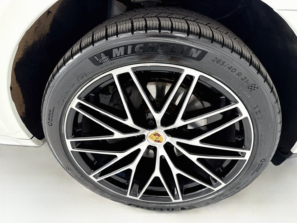 Used 2023 Porsche Macan AWD/4WD image 31