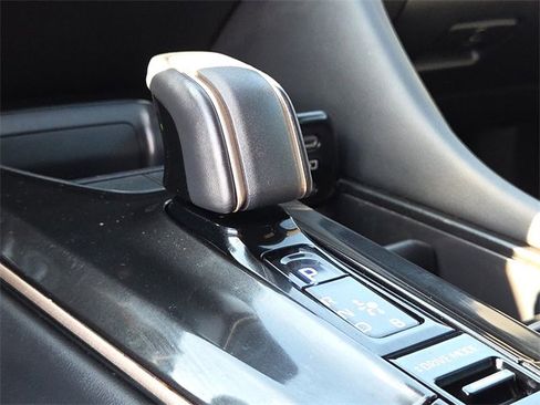 Used 2024 Toyota Crown XLE image 21