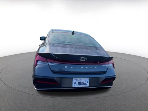 Used 2025 Hyundai Elantra SEL image 7