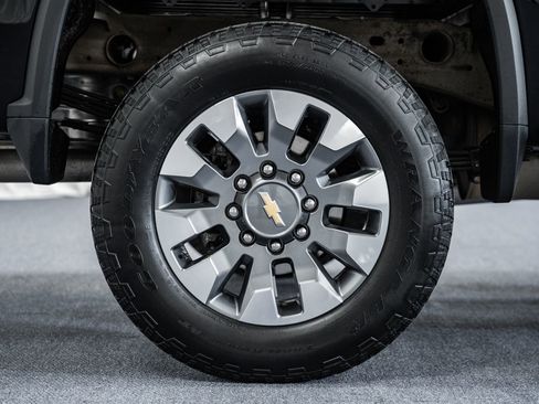 Used 2024 Chevrolet Silverado 2500 Custom image 19