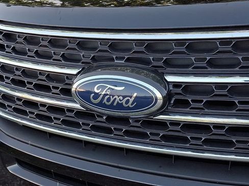 Used 2022 Ford Explorer XLT w/ Equipment Group 202A AWD/4WD image 10