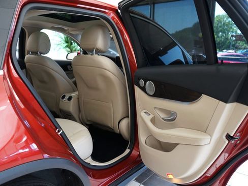 Used 2017 Mercedes-Benz GLC 300 4MATIC image 44