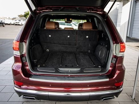 Used 2017 Jeep Grand Cherokee Summit w/ Trailer Tow Group IV image 16