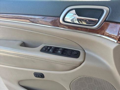 Used 2013 Jeep Grand Cherokee Limited w/ Luxury Group II AWD/4WD image 19