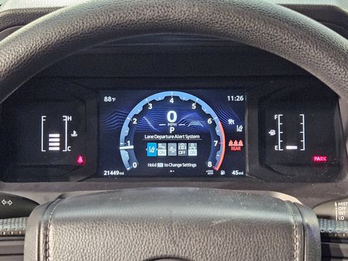 Certified 2025 Toyota Tacoma SR5 AWD/4WD image 15