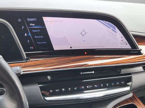 Used 2021 Cadillac Escalade Premium Luxury AWD/4WD image 12