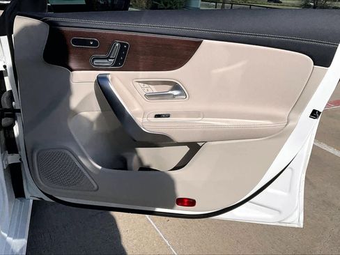 Used 2023 Mercedes-Benz CLA 250 4MATIC image 21