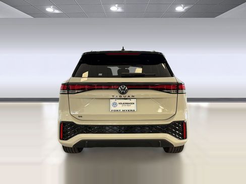 New 2026 Volkswagen Tiguan SE R-Line FWD image 10