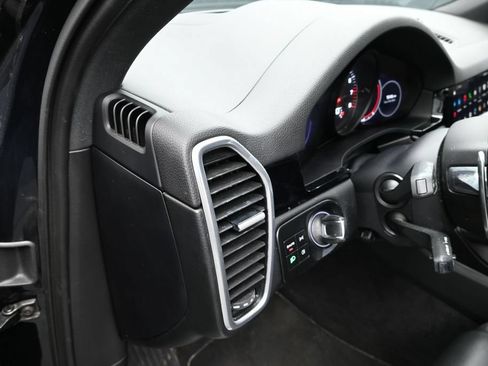 Certified 2023 Porsche Cayenne S Platinum AWD/4WD image 15